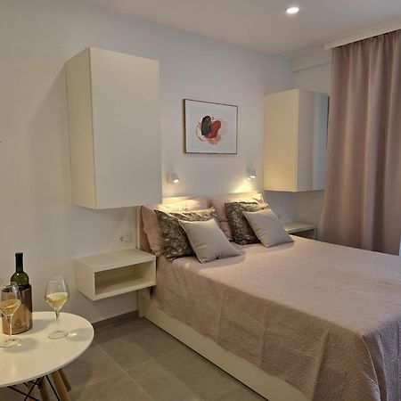 Rooms & Apartments Villa Anka Tucepi Bagian luar foto