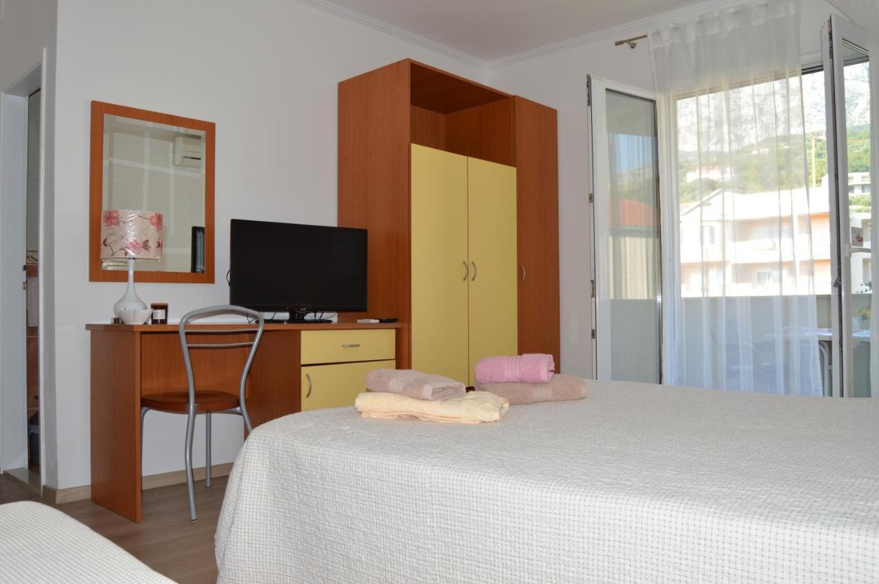 Rooms & Apartments Villa Anka Tucepi Bagian luar foto