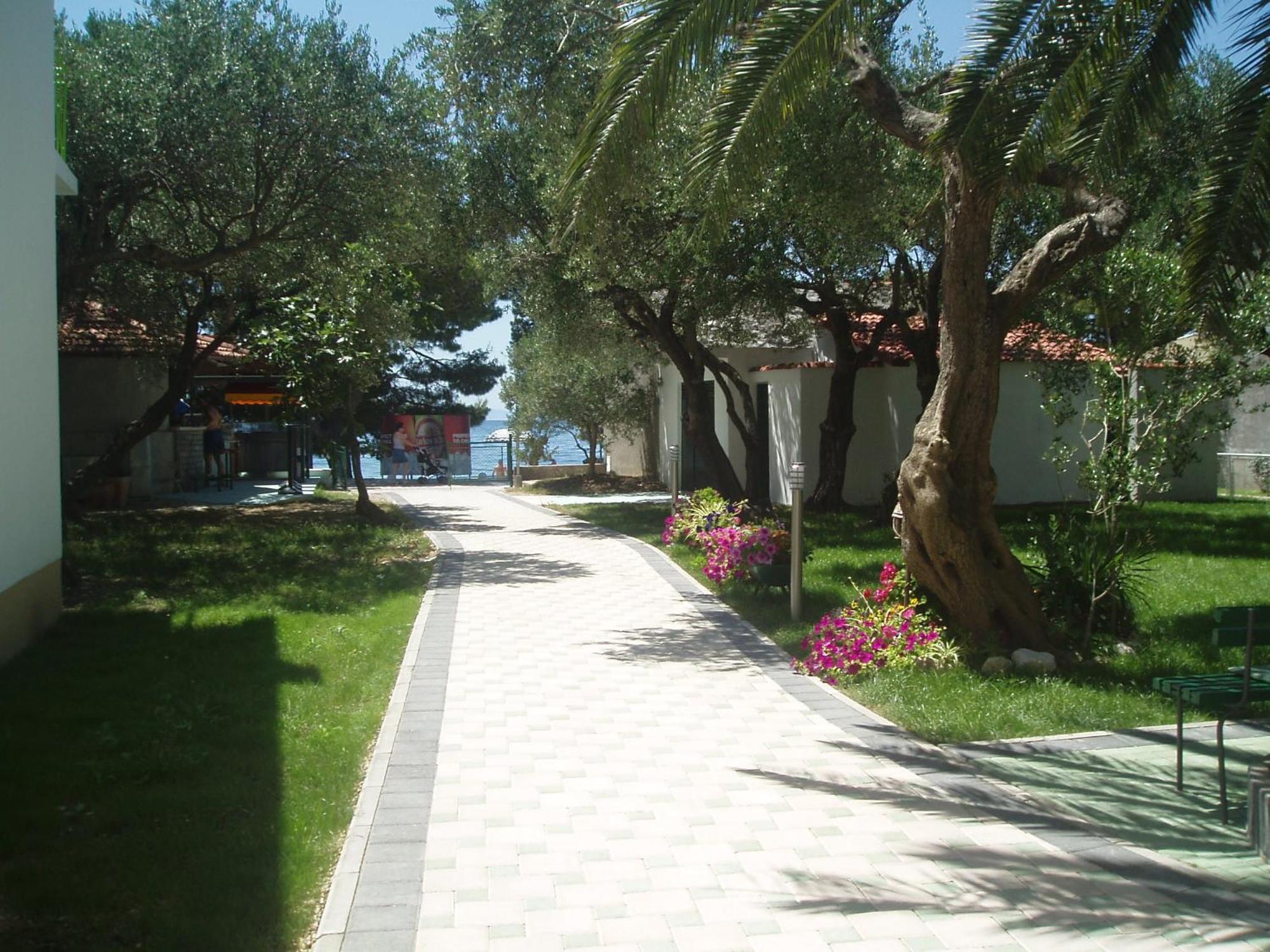 Rooms & Apartments Villa Anka Tucepi Bagian luar foto