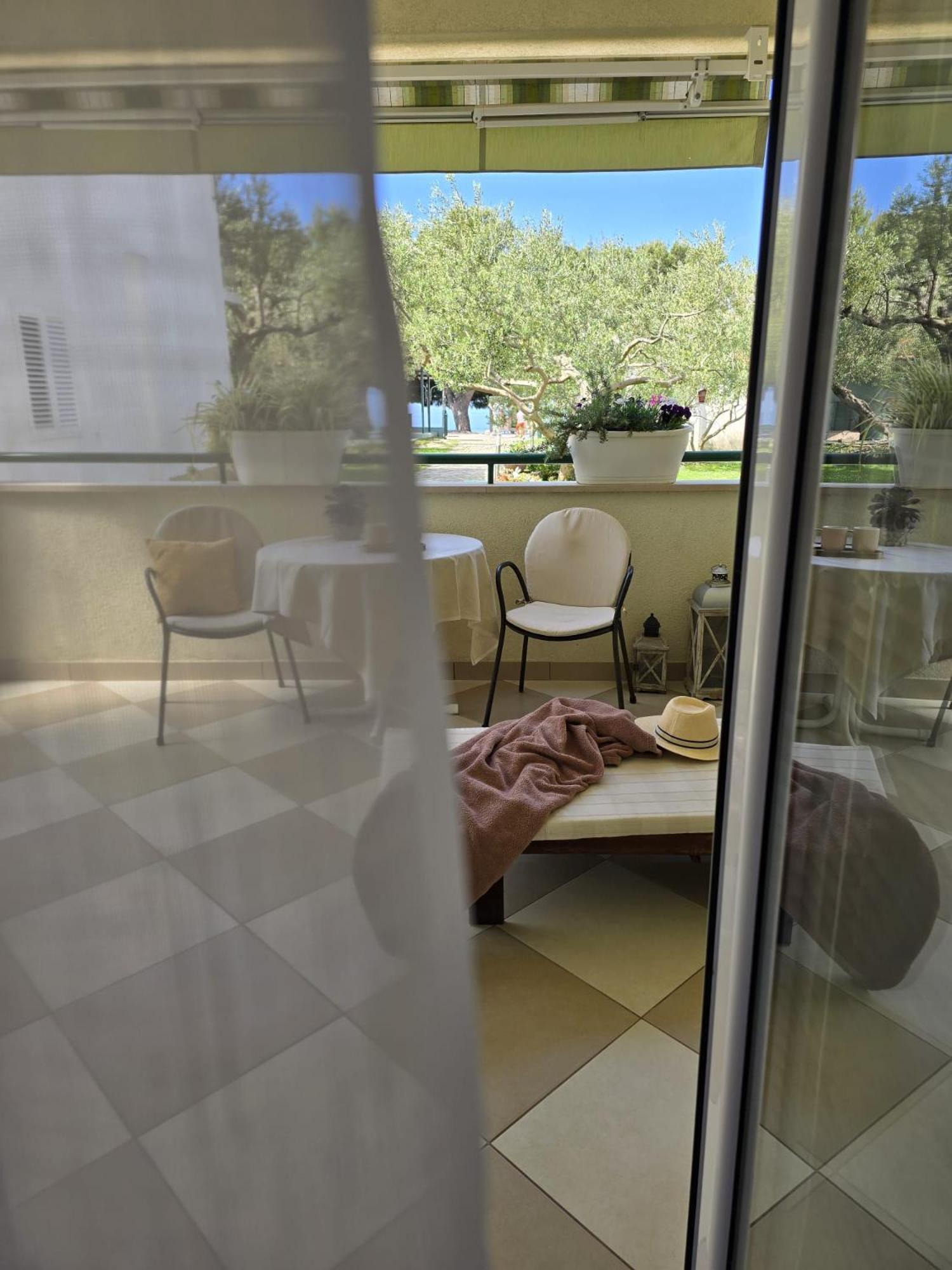Rooms & Apartments Villa Anka Tucepi Bagian luar foto