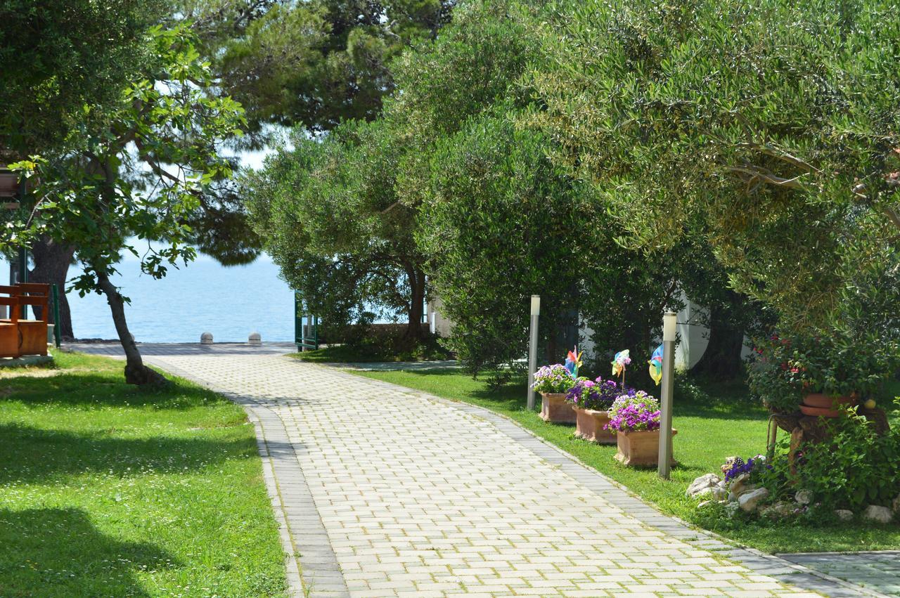 Rooms & Apartments Villa Anka Tucepi Bagian luar foto