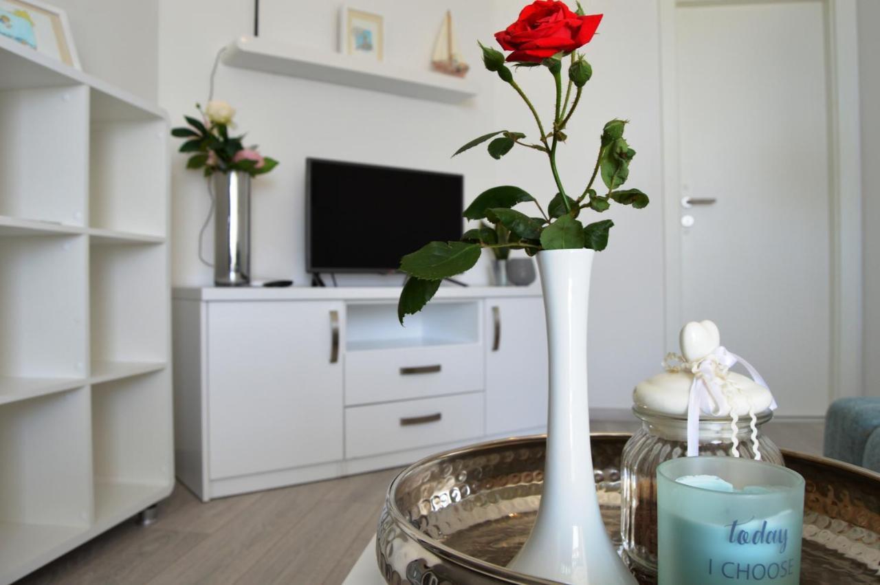 Rooms & Apartments Villa Anka Tucepi Bagian luar foto