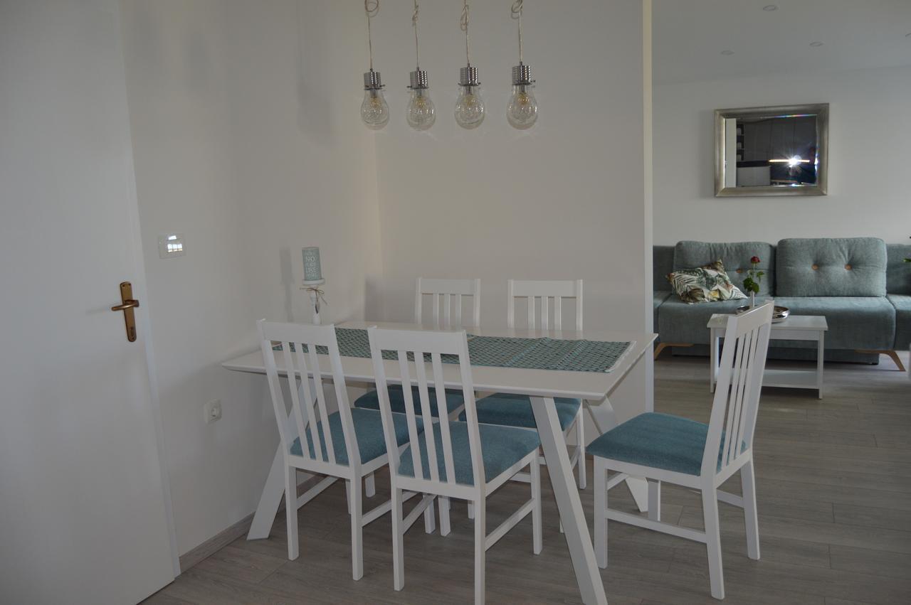 Rooms & Apartments Villa Anka Tucepi Bagian luar foto