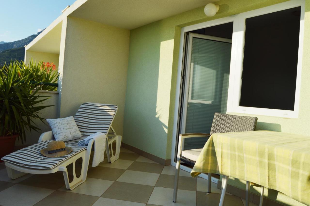 Rooms & Apartments Villa Anka Tucepi Bagian luar foto